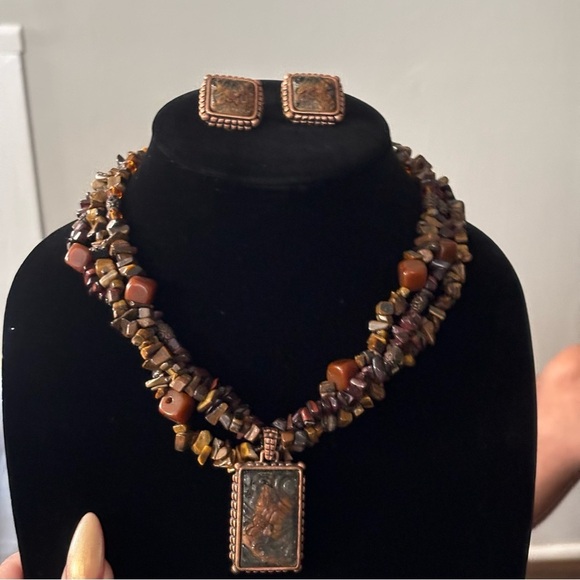 MX vintage necklace and clip on earring set fancy glass center and pendant - Picture 6 of 7